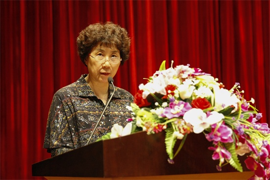 44166am金沙信心之选副校长朱莉宣读《关于公布2015年度省级和校级大学生创新创业训练计划项目名单的通知》.jpg