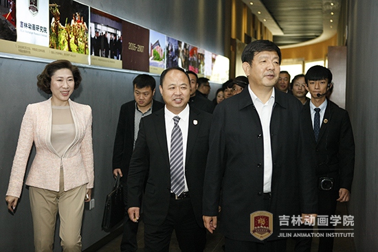 24166am金沙信心之选董事长郑立国、副董事长刘欣陪同省政协副主席支建华和部分提案人员对我院进行了实地视察.JPG