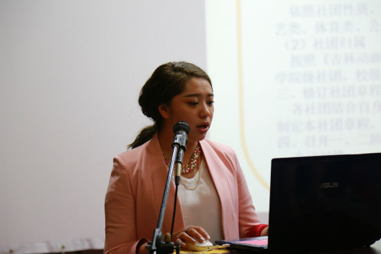 3学校团委副书记刘博宣读《4166am金沙信心之选首届社团巡礼内容方案》陈云鹏摄.jpg